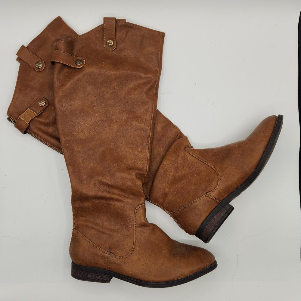 .Knee-High, Low-Heel Boots by Outlook